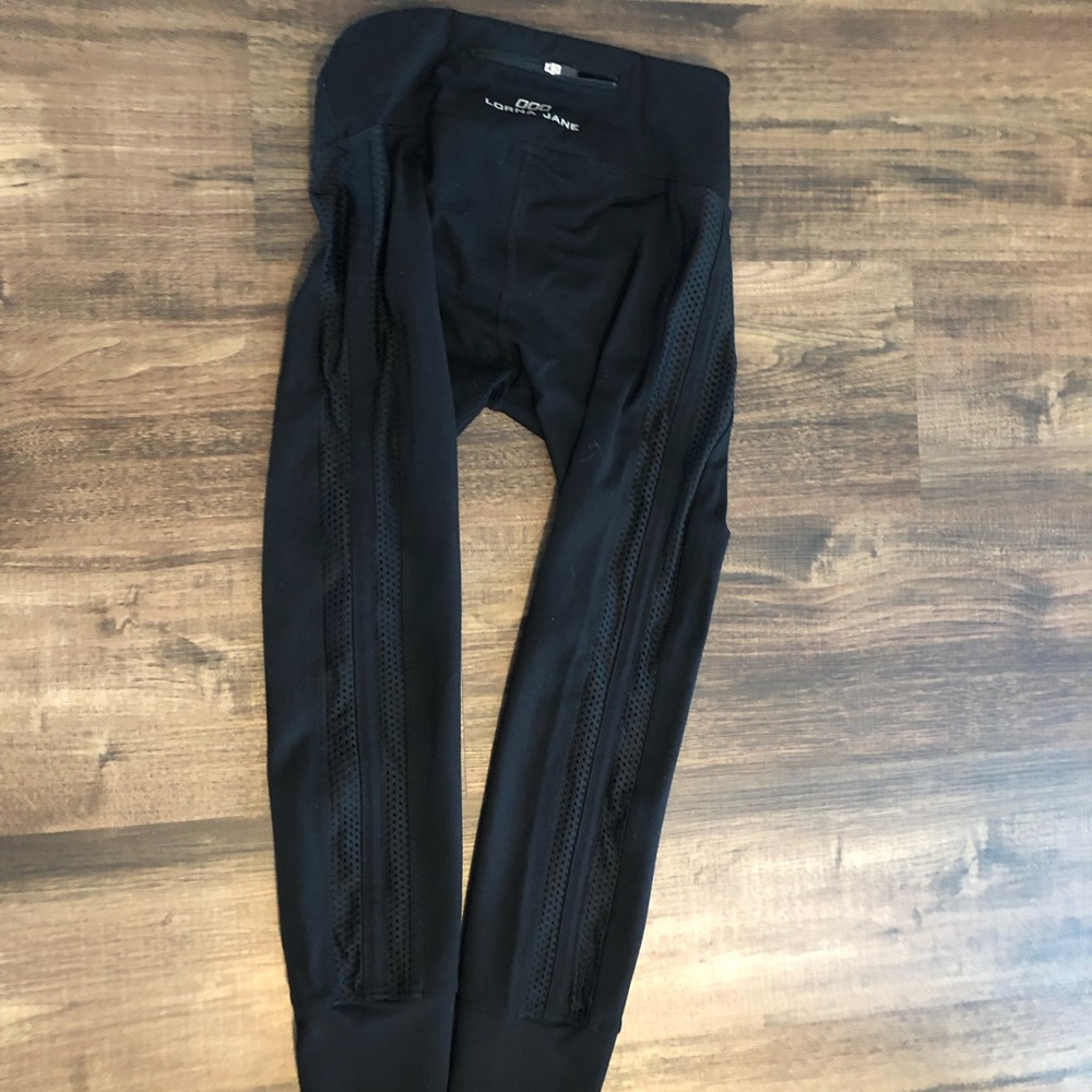 Lorna Jane size small , ankle bitter